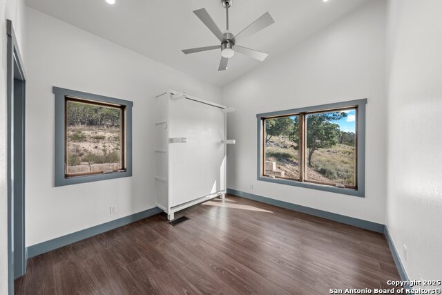 Listing photo id 29 for 119 Springwood