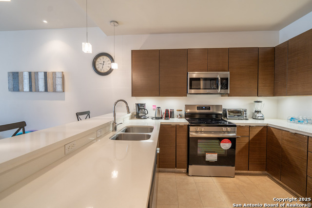 Image 7 of 24 For 17902 La Cantera  Unit