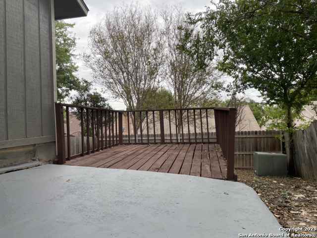 Image 16 of 25 For 9738 Meadow Dr