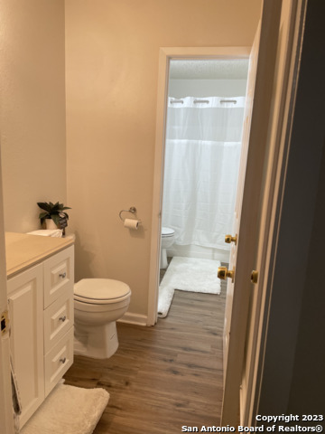 Image 7 of 25 For 9738 Meadow Dr