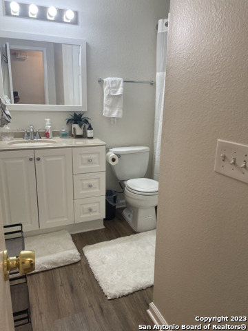Image 8 of 25 For 9738 Meadow Dr