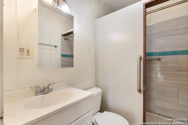 Image 14 of 26 For 2911 Lombrano
