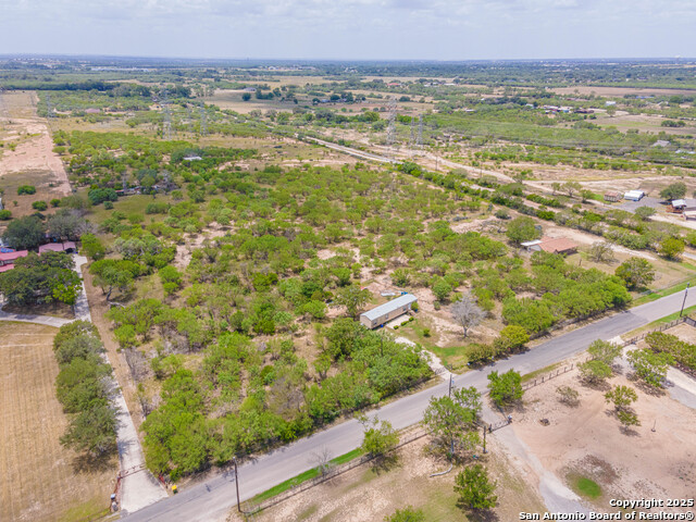 Listing photo id 11 for 8540 Real Rd
