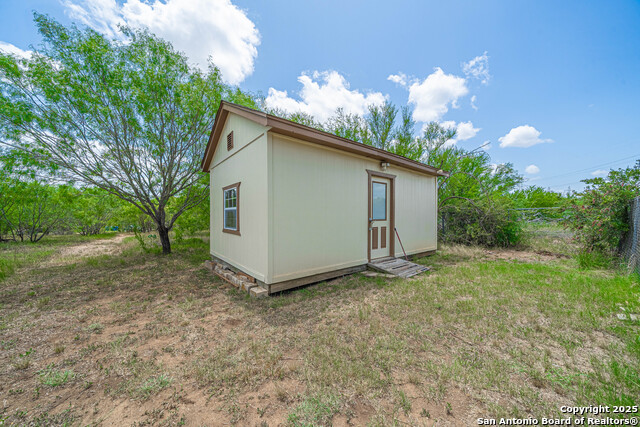 Listing photo id 33 for 8540 Real Rd