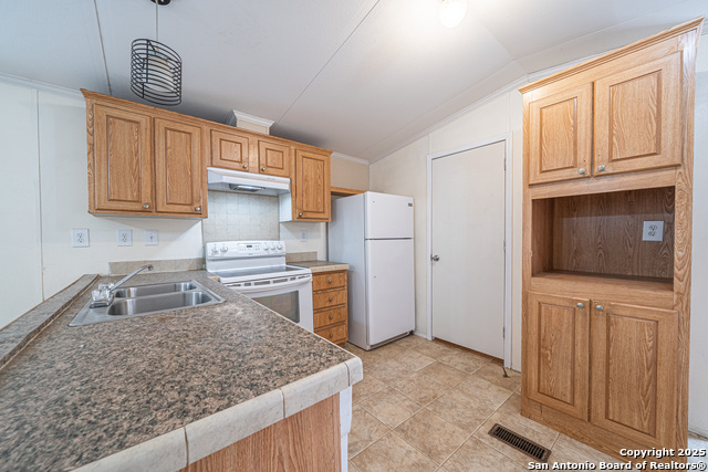 Listing photo id 44 for 8540 Real Rd