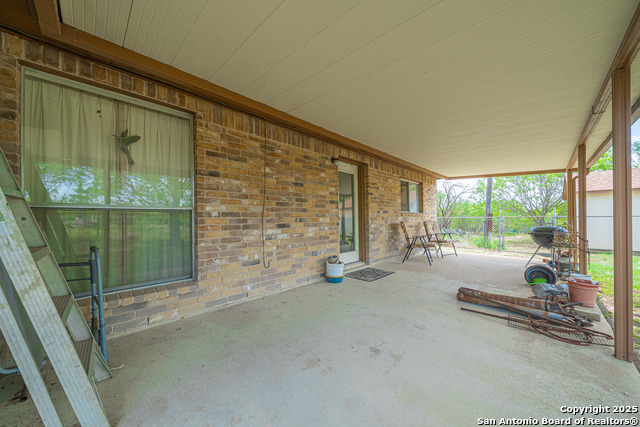 Listing photo id 6 for 8540 Real Rd