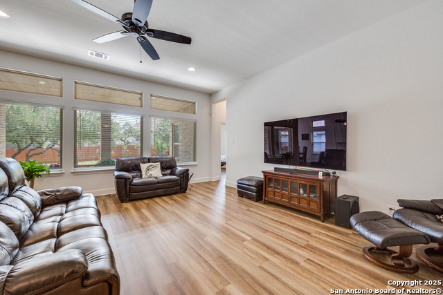 Listing photo id 4 for 8830 Shady Pond