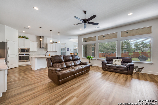Listing photo id 5 for 8830 Shady Pond