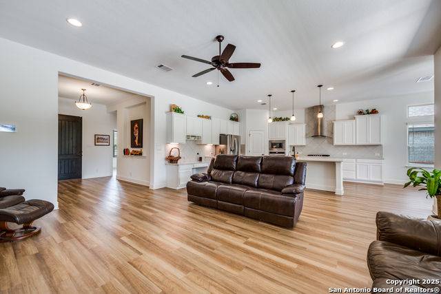 Listing photo id 6 for 8830 Shady Pond
