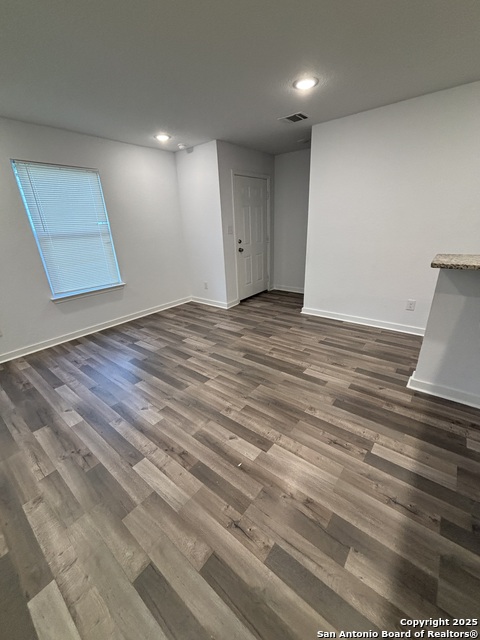 Listing photo id 1 for 1522 Elmendorf