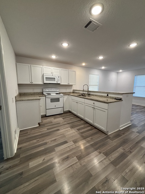 Listing photo id 5 for 1522 Elmendorf