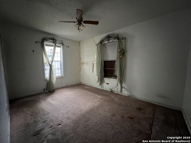 Listing photo id 11 for 234 Ferris