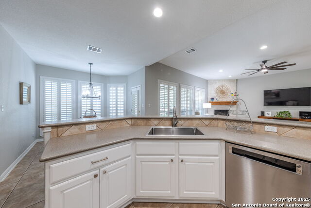 Image 14 of 70 For 4807 West Lake Oaks