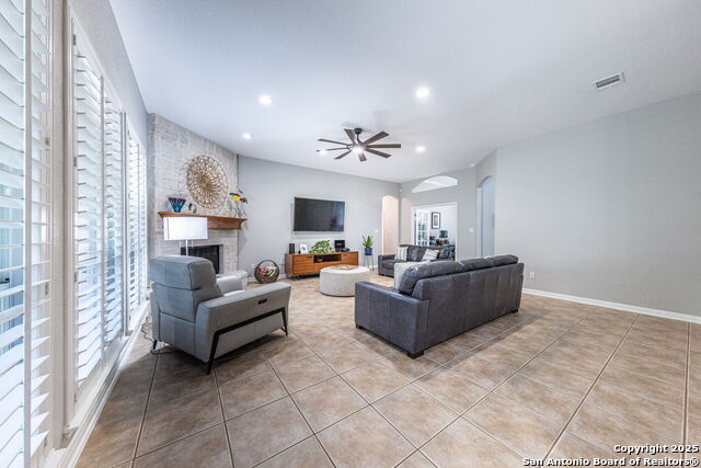 Image 17 of 70 For 4807 West Lake Oaks