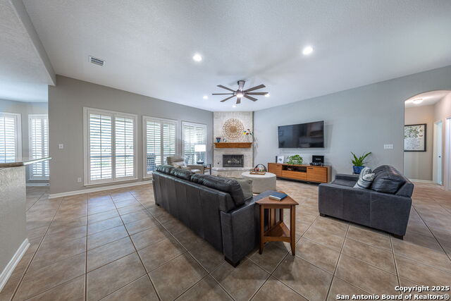 Image 18 of 70 For 4807 West Lake Oaks