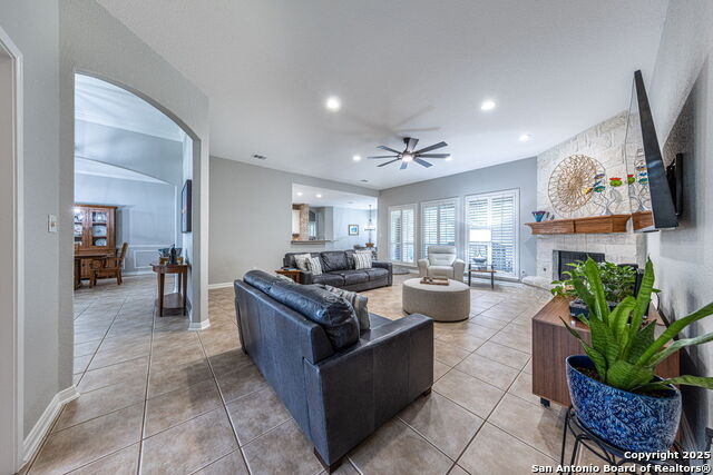 Image 19 of 70 For 4807 West Lake Oaks