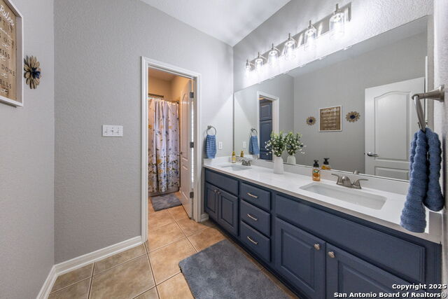 Image 41 of 70 For 4807 West Lake Oaks