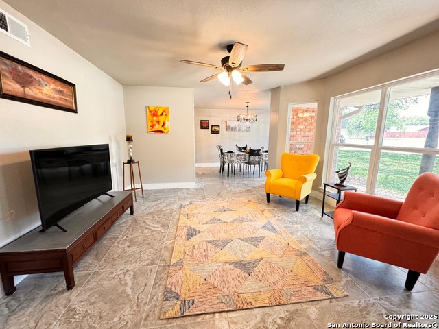 Image 19 of 31 For 101 Dandelion Ln