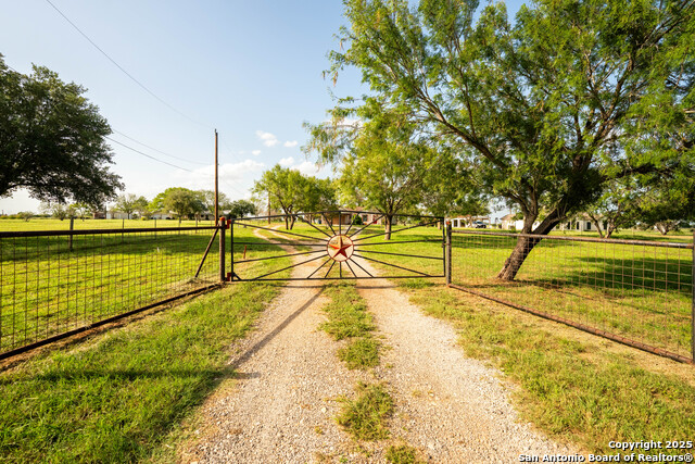 Image 32 of 49 For 12905 Pittman