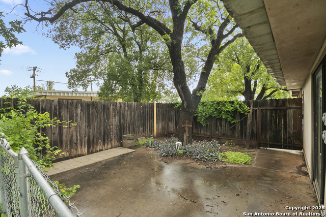 Image 24 of 29 For 521 4th  