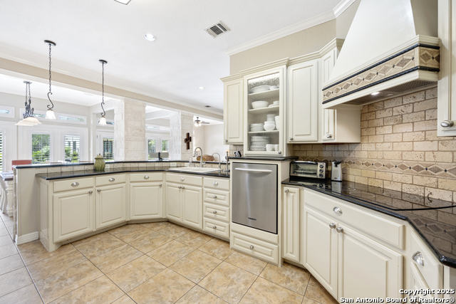 Image 19 of 65 For 111 Oak Pointe