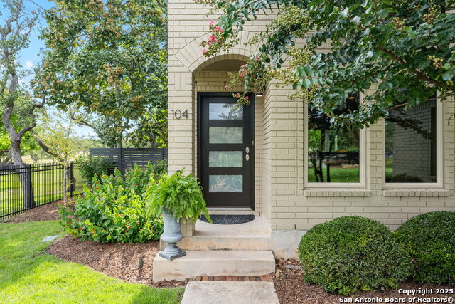 Image 4 of 39 For 104 Arrowhead Lane