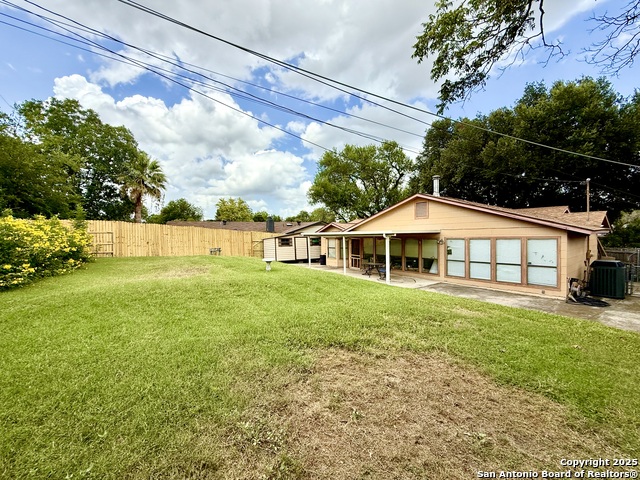 Image 18 of 23 For 6707 Desilu Dr.
