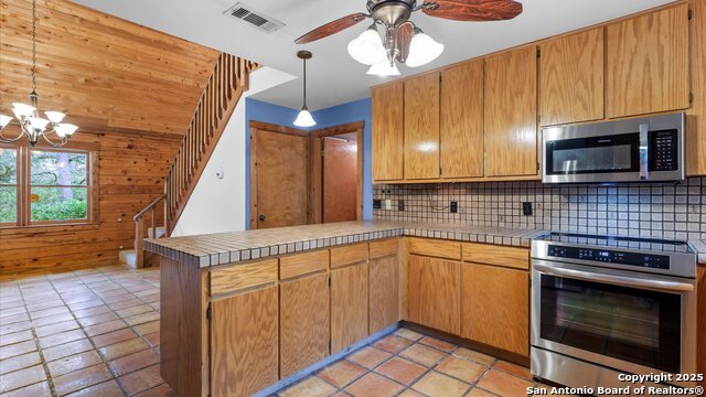 Image 11 of 31 For 190 Oak View