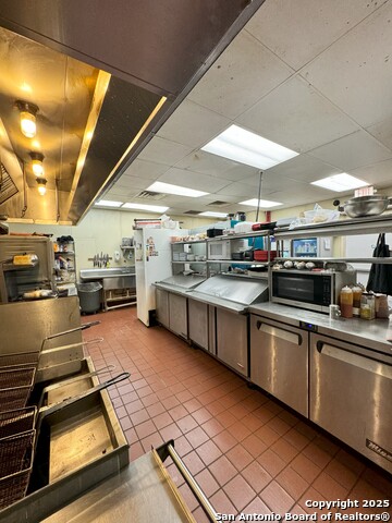 Listing photo id 9 for 2262 Bandera Hwy