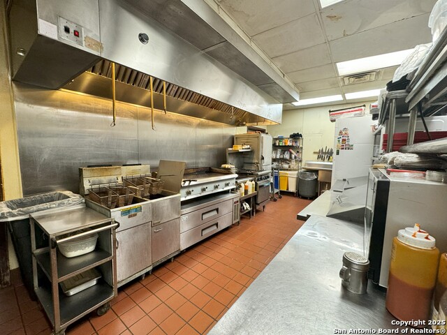 Listing photo id 10 for 2262 Bandera Hwy