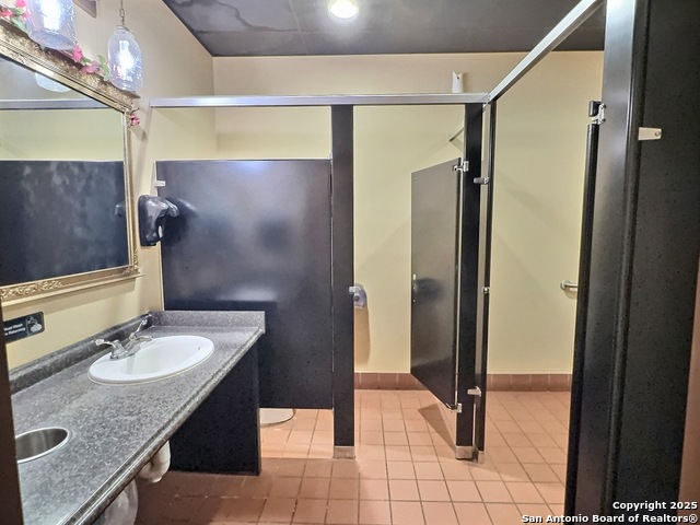 Listing photo id 12 for 2262 Bandera Hwy