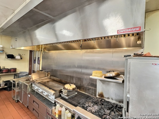 Listing photo id 13 for 2262 Bandera Hwy