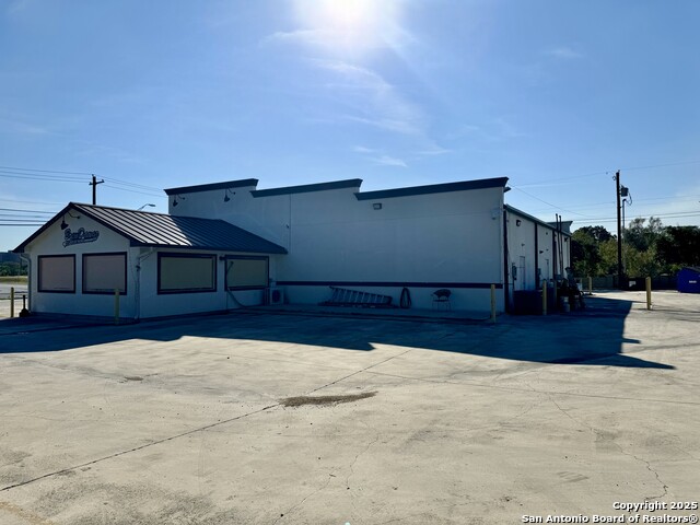 Listing photo id 19 for 2262 Bandera Hwy