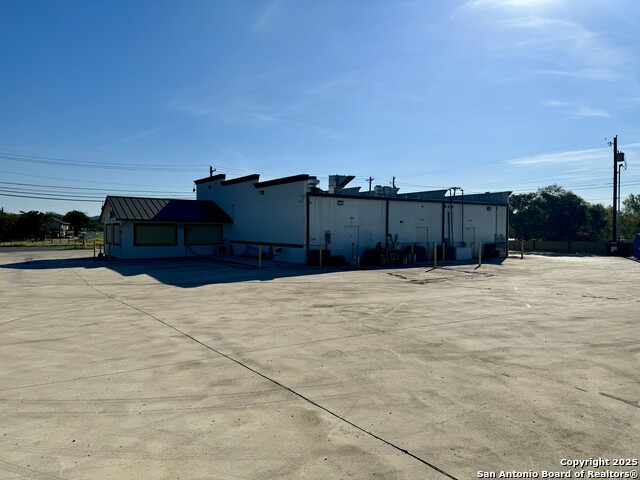 Listing photo id 20 for 2262 Bandera Hwy