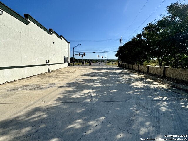 Listing photo id 21 for 2262 Bandera Hwy