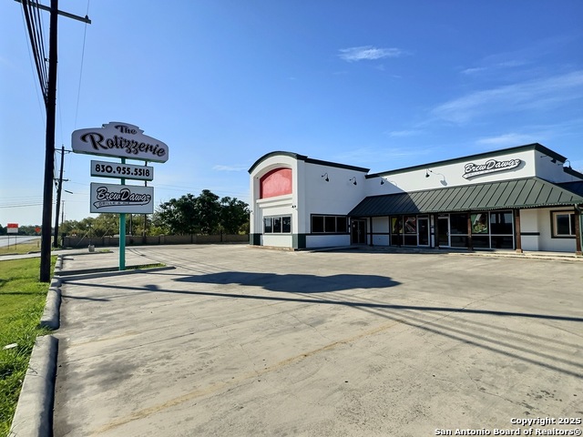 Listing photo id 22 for 2262 Bandera Hwy