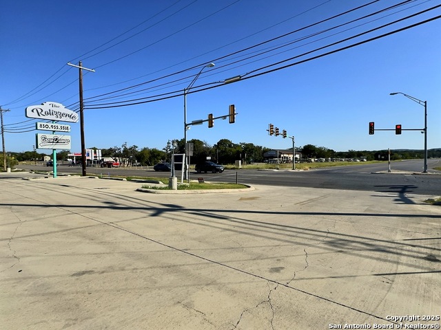 Listing photo id 23 for 2262 Bandera Hwy