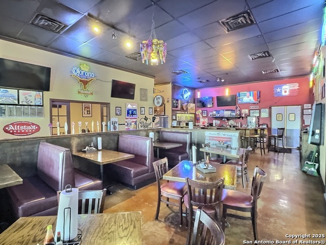 Listing photo id 2 for 2262 Bandera Hwy