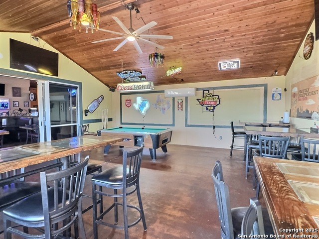 Listing photo id 3 for 2262 Bandera Hwy