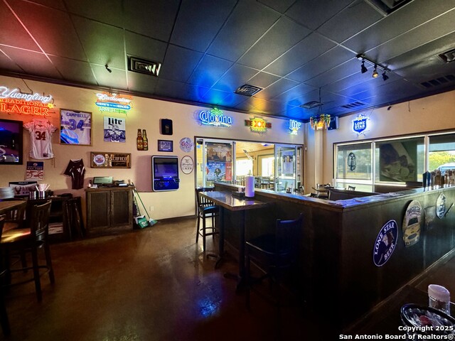 Listing photo id 4 for 2262 Bandera Hwy