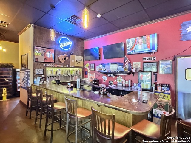 Listing photo id 5 for 2262 Bandera Hwy