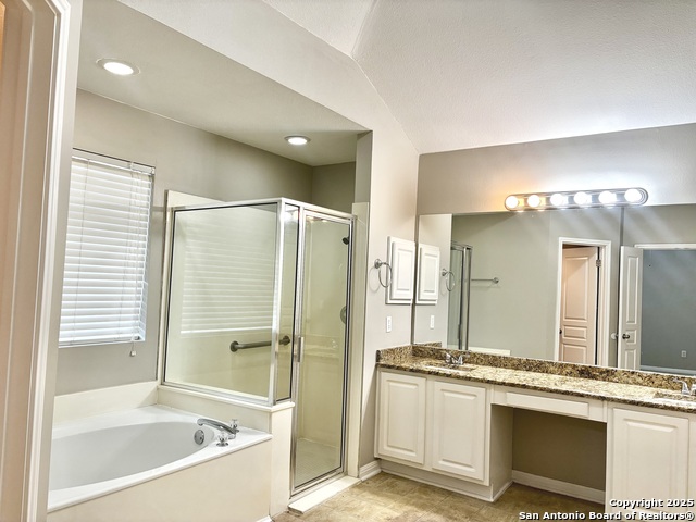 Image 18 of 23 For 10462 Trailway Oak