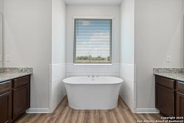 Listing photo id 18 for 21116 Prairie Rose