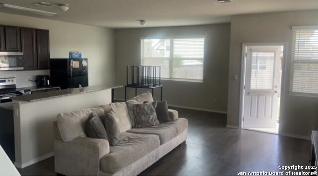 Listing photo id 2 for 9303 Somers Bend