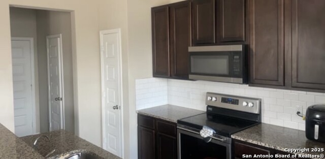 Listing photo id 4 for 9303 Somers Bend