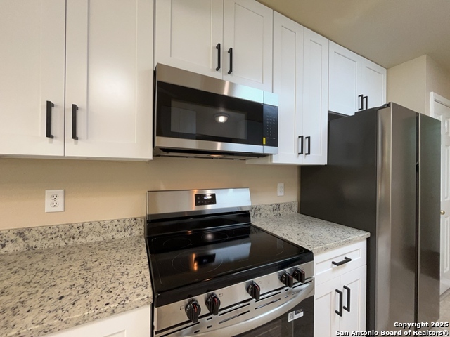 Listing photo id 14 for 2608 Poplar Grove