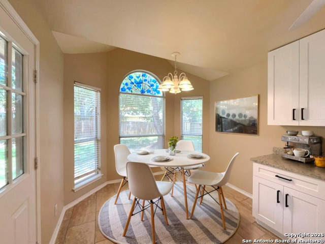 Listing photo id 2 for 2608 Poplar Grove