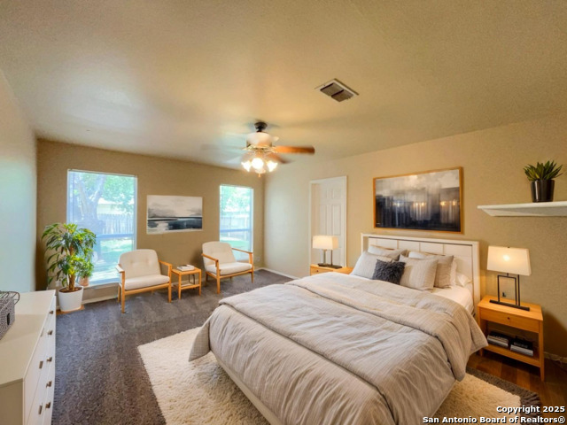 Listing photo id 3 for 2608 Poplar Grove