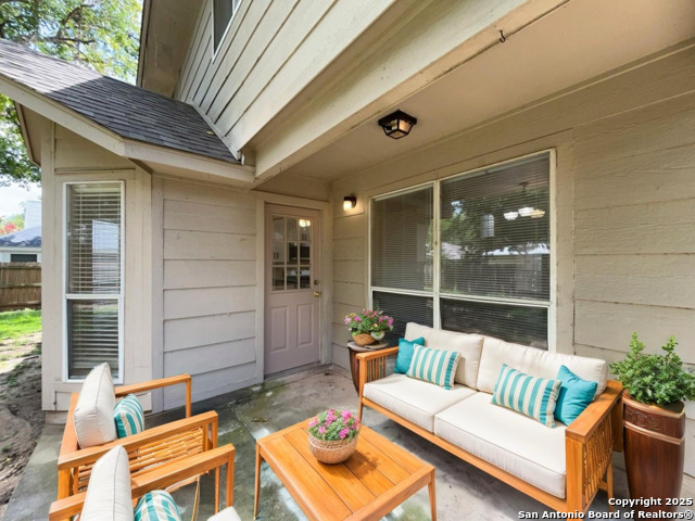 Listing photo id 4 for 2608 Poplar Grove
