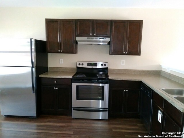 Image 2 of 6 For 830 Hutchins Pl W 4